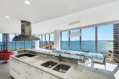Condominio en venta en Miami, Florida, 2 dormitorios, 173.73 m2 № 1707740 - foto 4