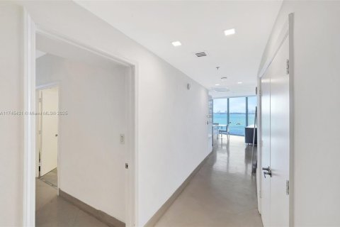 Condominio en venta en Miami, Florida, 2 dormitorios, 173.73 m2 № 1707740 - foto 16