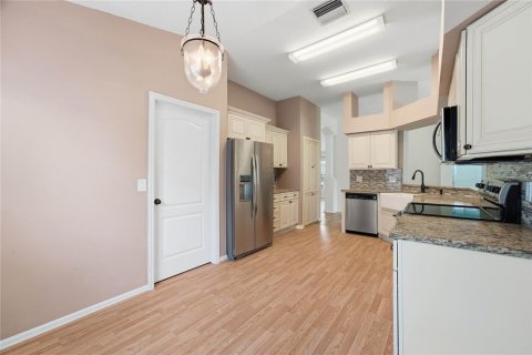 House in Lutz, Florida 4 bedrooms, 174.75 sq.m. № 2238594 - photo 17