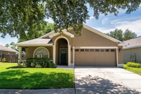 House in Lutz, Florida 4 bedrooms, 174.75 sq.m. № 2238594 - photo 2