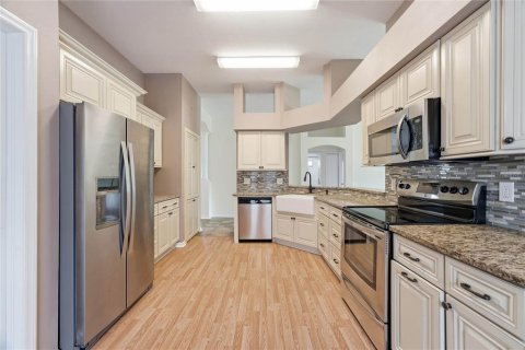 House in Lutz, Florida 4 bedrooms, 174.75 sq.m. № 2238594 - photo 18
