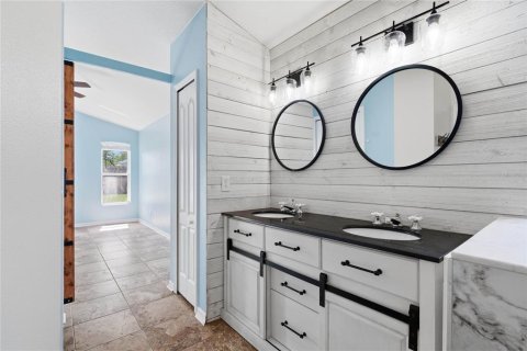 House in Lutz, Florida 4 bedrooms, 174.75 sq.m. № 2238594 - photo 23