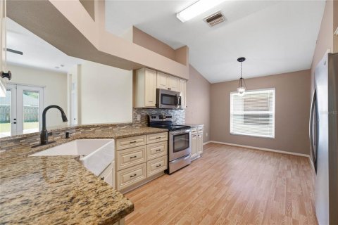 House in Lutz, Florida 4 bedrooms, 174.75 sq.m. № 2238594 - photo 15