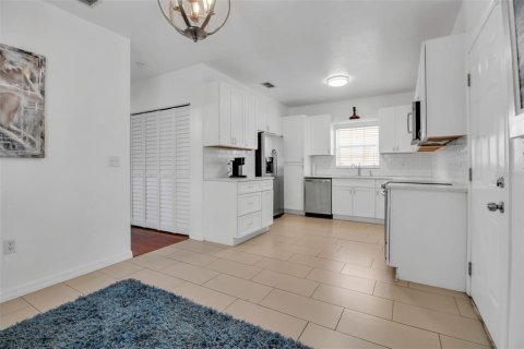 Casa en alquiler en Sarasota, Florida, 2 dormitorios, 138.98 m2 № 1826757 - foto 21