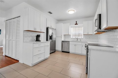 Casa en alquiler en Sarasota, Florida, 2 dormitorios, 138.98 m2 № 1826757 - foto 24