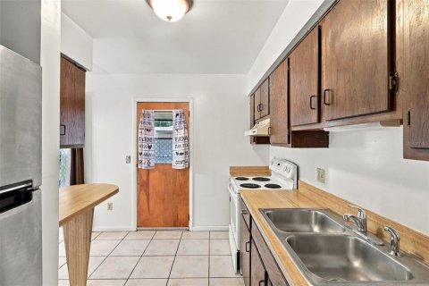 House in Winter Springs, Florida 3 bedrooms, 89.19 sq.m. № 2396187 - photo 14