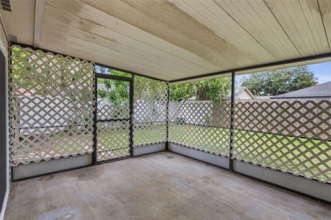 House in Winter Springs, Florida 3 bedrooms, 89.19 sq.m. № 2396187 - photo 24