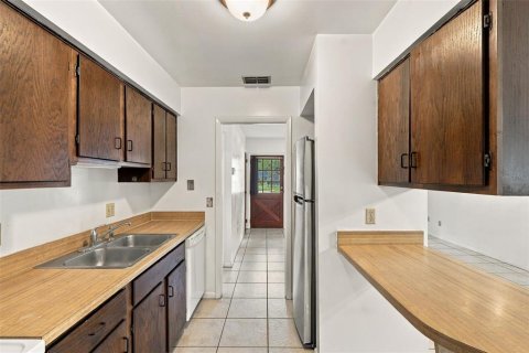 House in Winter Springs, Florida 3 bedrooms, 89.19 sq.m. № 2396187 - photo 12