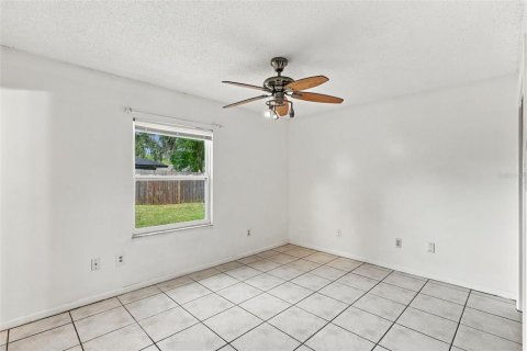 House in Winter Springs, Florida 3 bedrooms, 89.19 sq.m. № 2396187 - photo 18