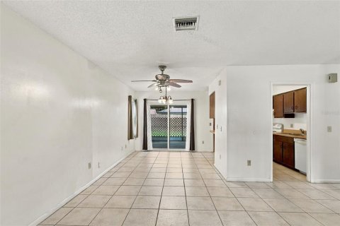House in Winter Springs, Florida 3 bedrooms, 89.19 sq.m. № 2396187 - photo 7