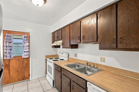House in Winter Springs, Florida 3 bedrooms, 89.19 sq.m. № 2396187 - photo 15