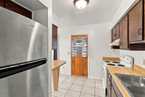 House in Winter Springs, Florida 3 bedrooms, 89.19 sq.m. № 2396187 - photo 16