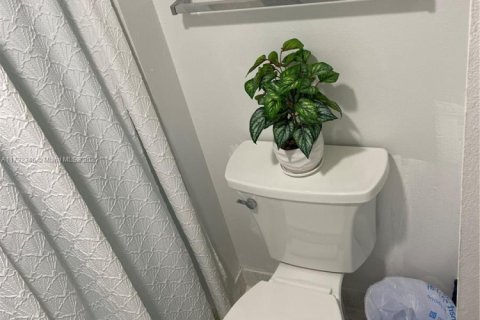 Copropriété à vendre à Lauderhill, Floride: 2 chambres, 110 m2 № 1859257 - photo 24