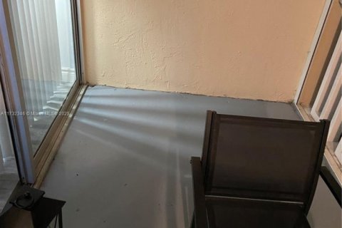 Copropriété à vendre à Lauderhill, Floride: 2 chambres, 110 m2 № 1859257 - photo 11