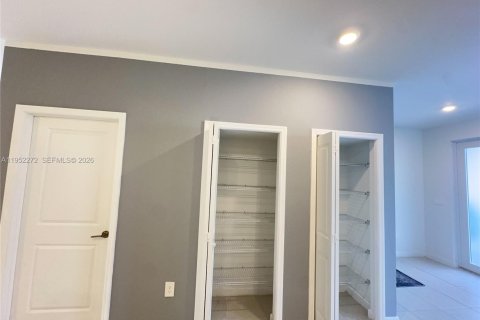 Снять в аренду таунхаус в Хомстед, Флорида 3 спальни, 153.1м2, № 2006618 - фото 6