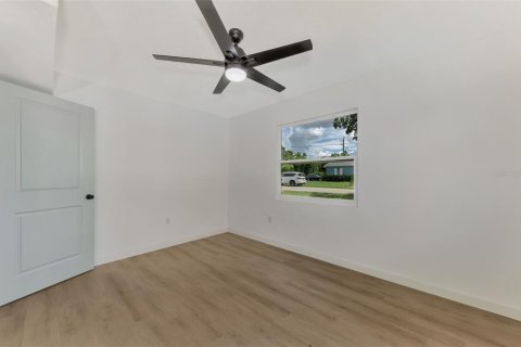 House in Sarasota, Florida 3 bedrooms, 103.49 sq.m. № 1366615 - photo 10