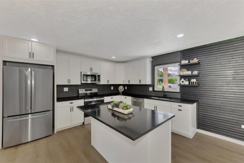 House in Sarasota, Florida 3 bedrooms, 103.49 sq.m. № 1366615 - photo 5
