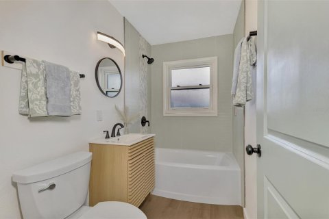 House in Sarasota, Florida 3 bedrooms, 103.49 sq.m. № 1366615 - photo 7
