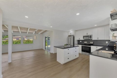 House in Sarasota, Florida 3 bedrooms, 103.49 sq.m. № 1366615 - photo 6