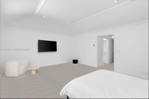 House in Miami Beach, Florida 5 bedrooms, 531.12 sq.m. № 1987877 - photo 11