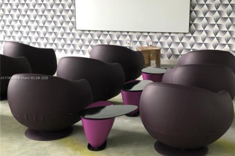 Condo in Miami, Florida, 3 bedrooms № 1988420 - photo 10