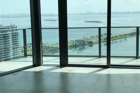 Condo in Miami, Florida, 3 bedrooms № 1988420 - photo 1