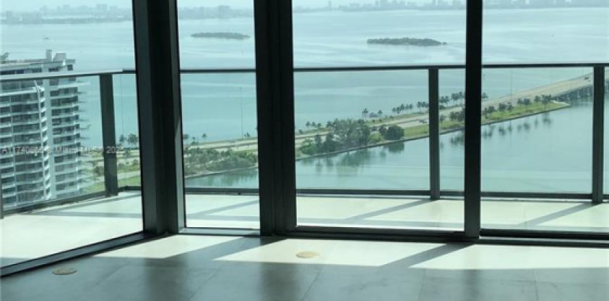 Condo in Miami, Florida, 3 bedrooms № 1988420