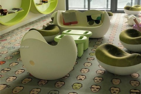 Condo in Miami, Florida, 3 bedrooms № 1988420 - photo 9