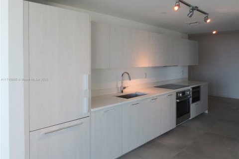 Condo in Miami, Florida, 3 bedrooms № 1988420 - photo 2