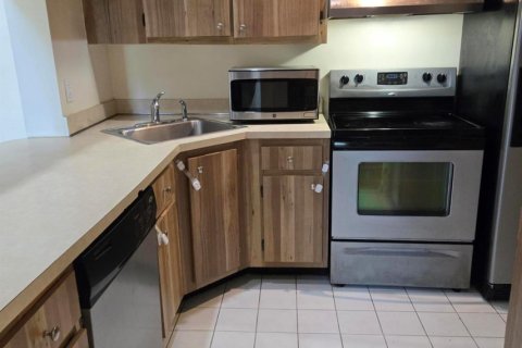 Condo in West Palm Beach, Florida, 2 bedrooms № 2370077 - photo 17