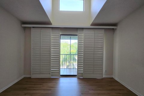 Condo in West Palm Beach, Florida, 2 bedrooms № 2370077 - photo 11