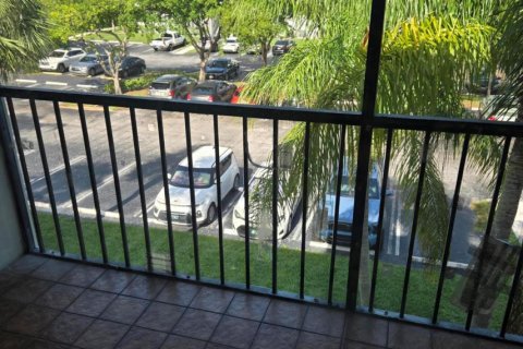 Condo in West Palm Beach, Florida, 2 bedrooms № 2370077 - photo 20