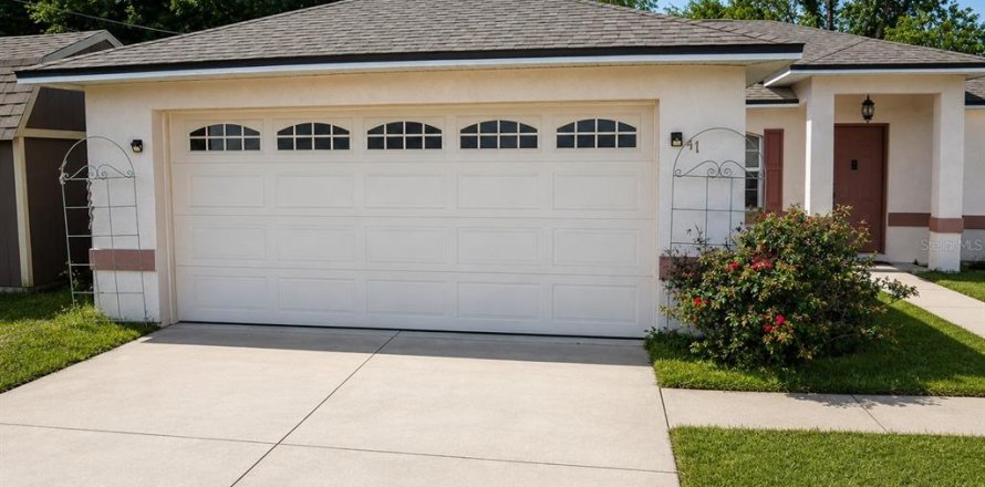 House in Ocala, Florida 3 bedrooms, 129.88 sq.m. № 2094380