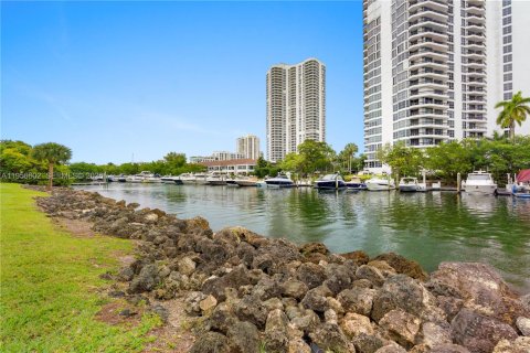 Condo in Aventura, Florida, 3 bedrooms  № 2180272 - photo 27