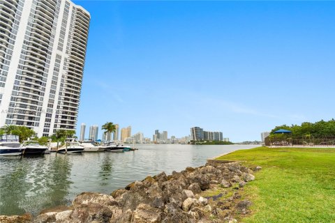 Condo in Aventura, Florida, 3 bedrooms  № 2180272 - photo 28