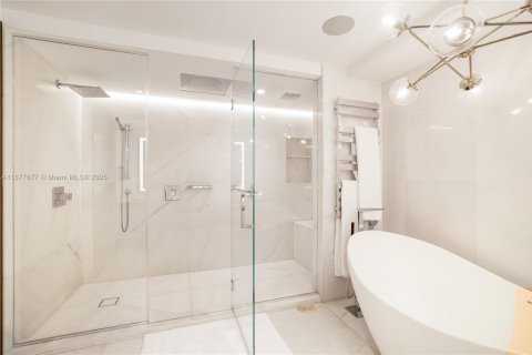 Купить кондоминиум в Санни-Айлс-Бич, Флорида 4 спальни, 287.44м2, № 2054963 - фото 20