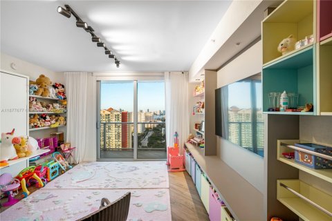 Купить кондоминиум в Санни-Айлс-Бич, Флорида 4 спальни, 287.44м2, № 2054963 - фото 15