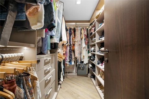 Купить кондоминиум в Санни-Айлс-Бич, Флорида 4 спальни, 287.44м2, № 2054963 - фото 23