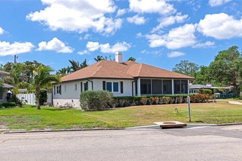 House in Bradenton, Florida 3 bedrooms, 244.61 sq.m. № 1733324 - photo 8