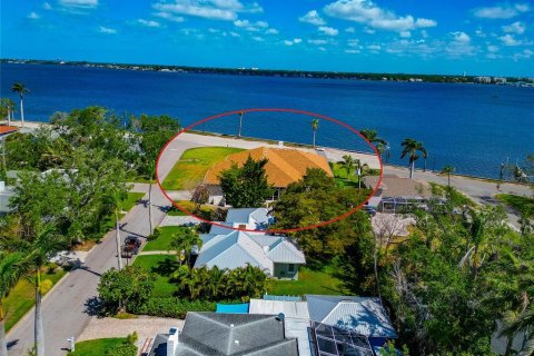 House in Bradenton, Florida 3 bedrooms, 244.61 sq.m. № 1733324 - photo 19
