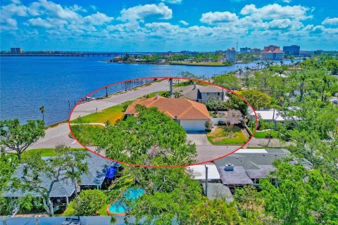 House in Bradenton, Florida 3 bedrooms, 244.61 sq.m. № 1733324 - photo 17