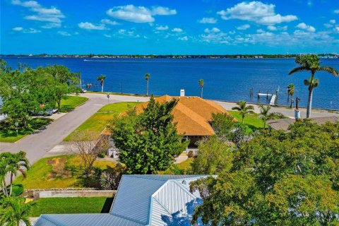 House in Bradenton, Florida 3 bedrooms, 244.61 sq.m. № 1733324 - photo 12