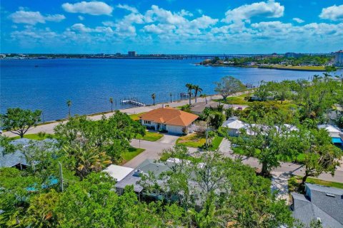 House in Bradenton, Florida 3 bedrooms, 244.61 sq.m. № 1733324 - photo 18