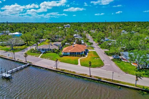 House in Bradenton, Florida 3 bedrooms, 244.61 sq.m. № 1733324 - photo 7