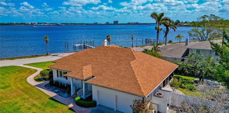 Casa en Bradenton, Florida 3 dormitorios, 244.61 m2 № 1733324