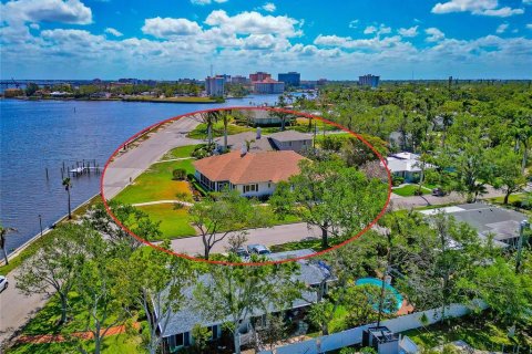 House in Bradenton, Florida 3 bedrooms, 244.61 sq.m. № 1733324 - photo 15