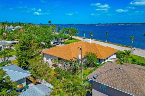 House in Bradenton, Florida 3 bedrooms, 244.61 sq.m. № 1733324 - photo 13