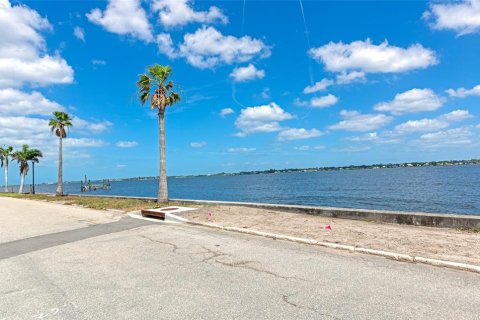 House in Bradenton, Florida 3 bedrooms, 244.61 sq.m. № 1733324 - photo 21