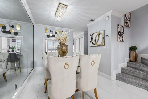 Townhouse in Coral Springs, Florida 3 bedrooms, 120.77 sq.m. № 2013230 - photo 8