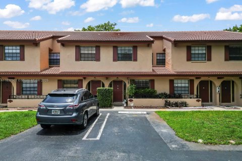 Townhouse in Coral Springs, Florida 3 bedrooms, 120.77 sq.m. № 2013230